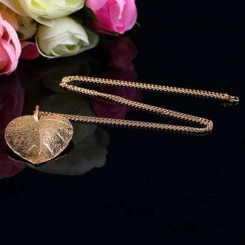LADIES BEAUTIFUL GOLDEN LEAF NECKLACE